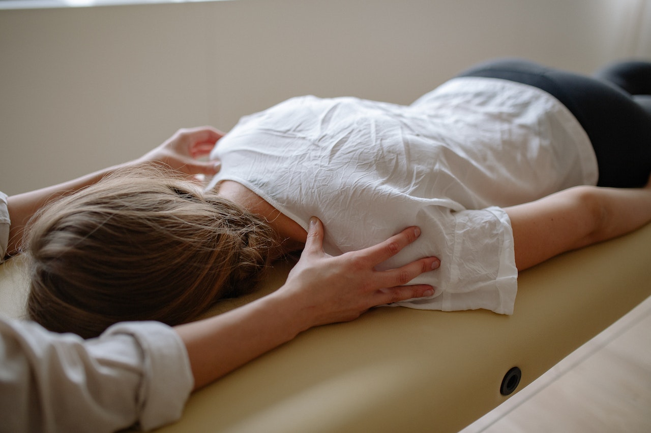 Deep Tissue Massage During Pregnancy: Benefits and Risks – Cradle & Tonic